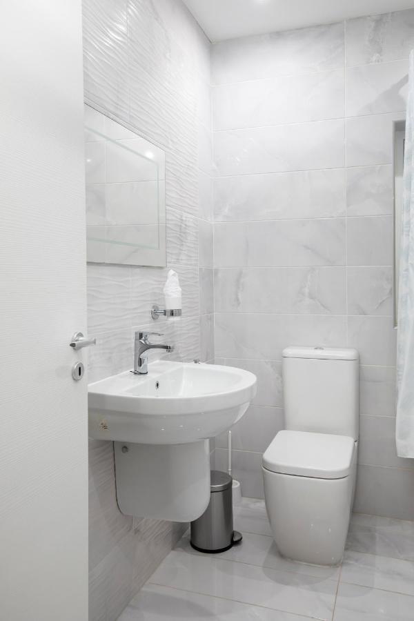 Sea View Apartment 2 Bedrooms 2 Bathrooms, 2 Minutes Away From The Sea Saint Julian's Bagian luar foto