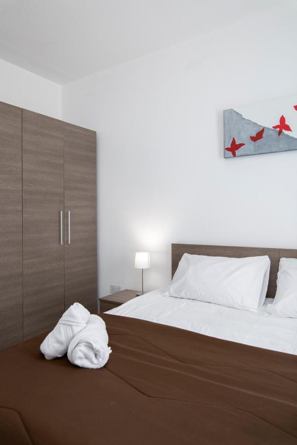 Sea View Apartment 2 Bedrooms 2 Bathrooms, 2 Minutes Away From The Sea Saint Julian's Bagian luar foto