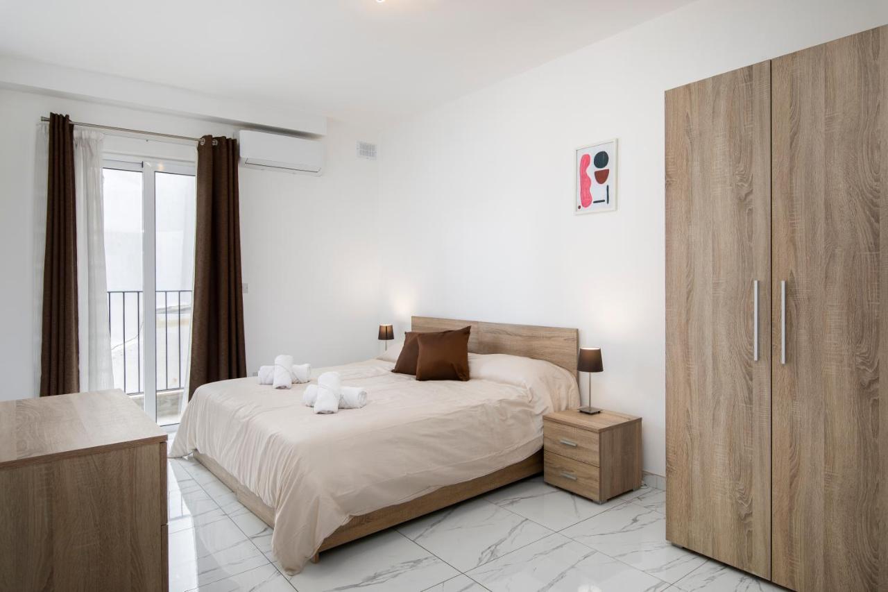 Sea View Apartment 2 Bedrooms 2 Bathrooms, 2 Minutes Away From The Sea Saint Julian's Bagian luar foto