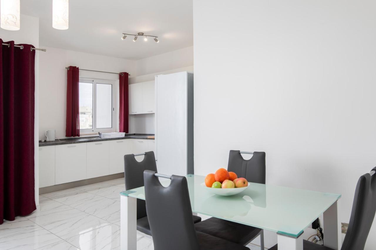 Sea View Apartment 2 Bedrooms 2 Bathrooms, 2 Minutes Away From The Sea Saint Julian's Bagian luar foto