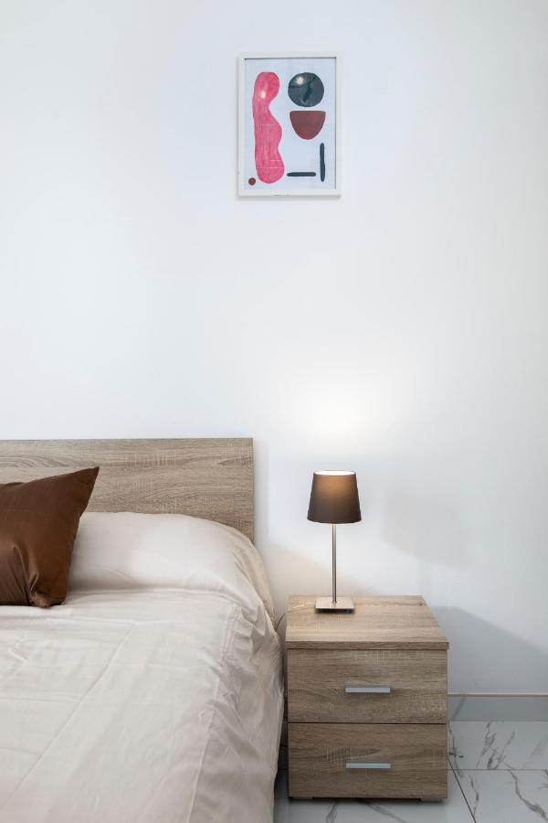 Sea View Apartment 2 Bedrooms 2 Bathrooms, 2 Minutes Away From The Sea Saint Julian's Bagian luar foto