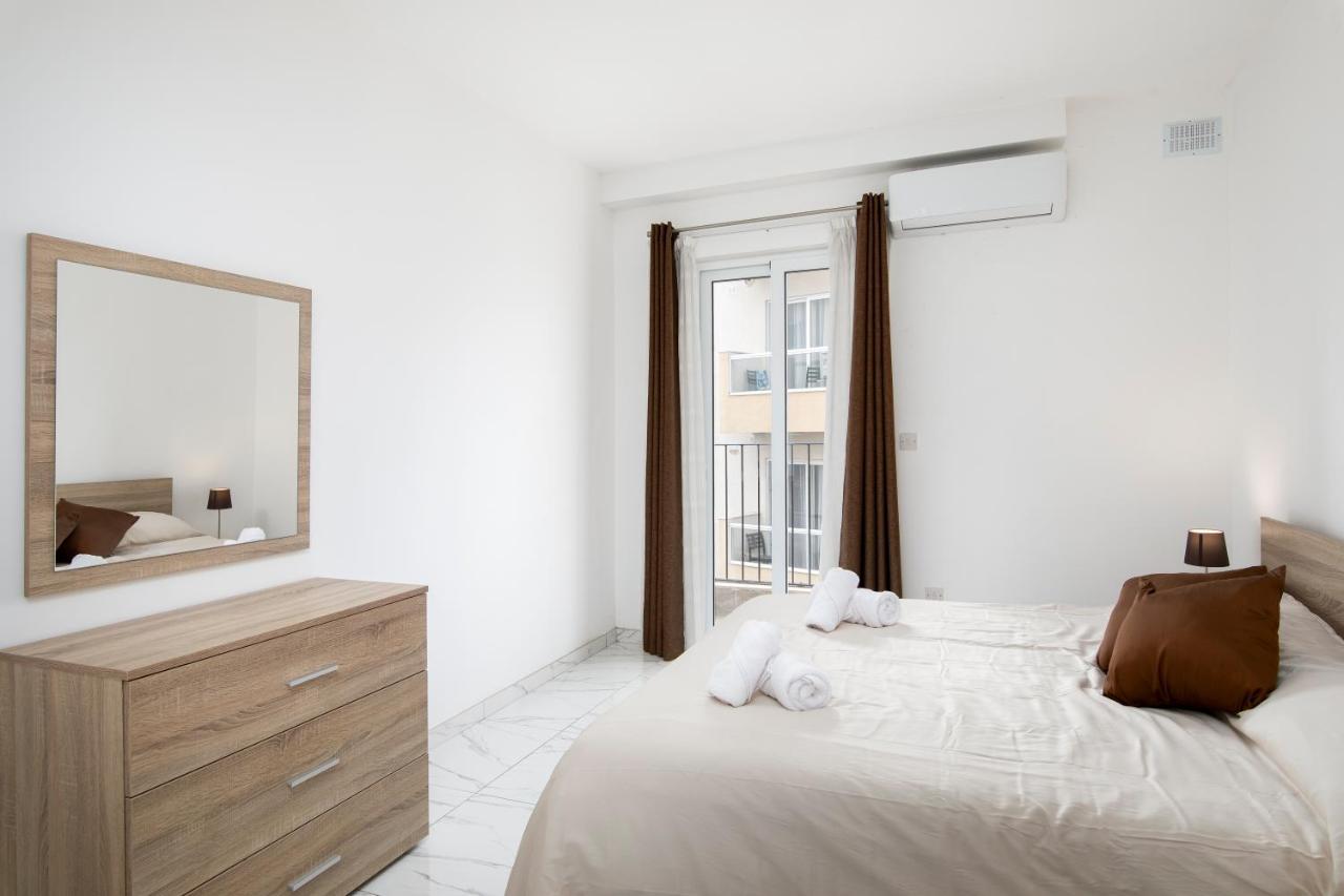 Sea View Apartment 2 Bedrooms 2 Bathrooms, 2 Minutes Away From The Sea Saint Julian's Bagian luar foto