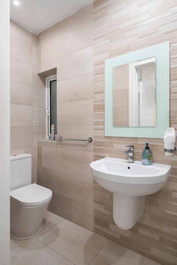 Sea View Apartment 2 Bedrooms 2 Bathrooms, 2 Minutes Away From The Sea Saint Julian's Bagian luar foto