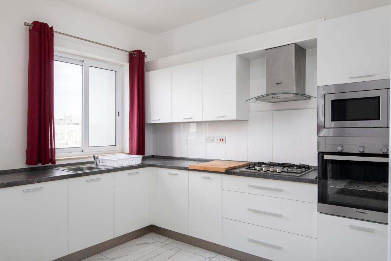 Sea View Apartment 2 Bedrooms 2 Bathrooms, 2 Minutes Away From The Sea Saint Julian's Bagian luar foto